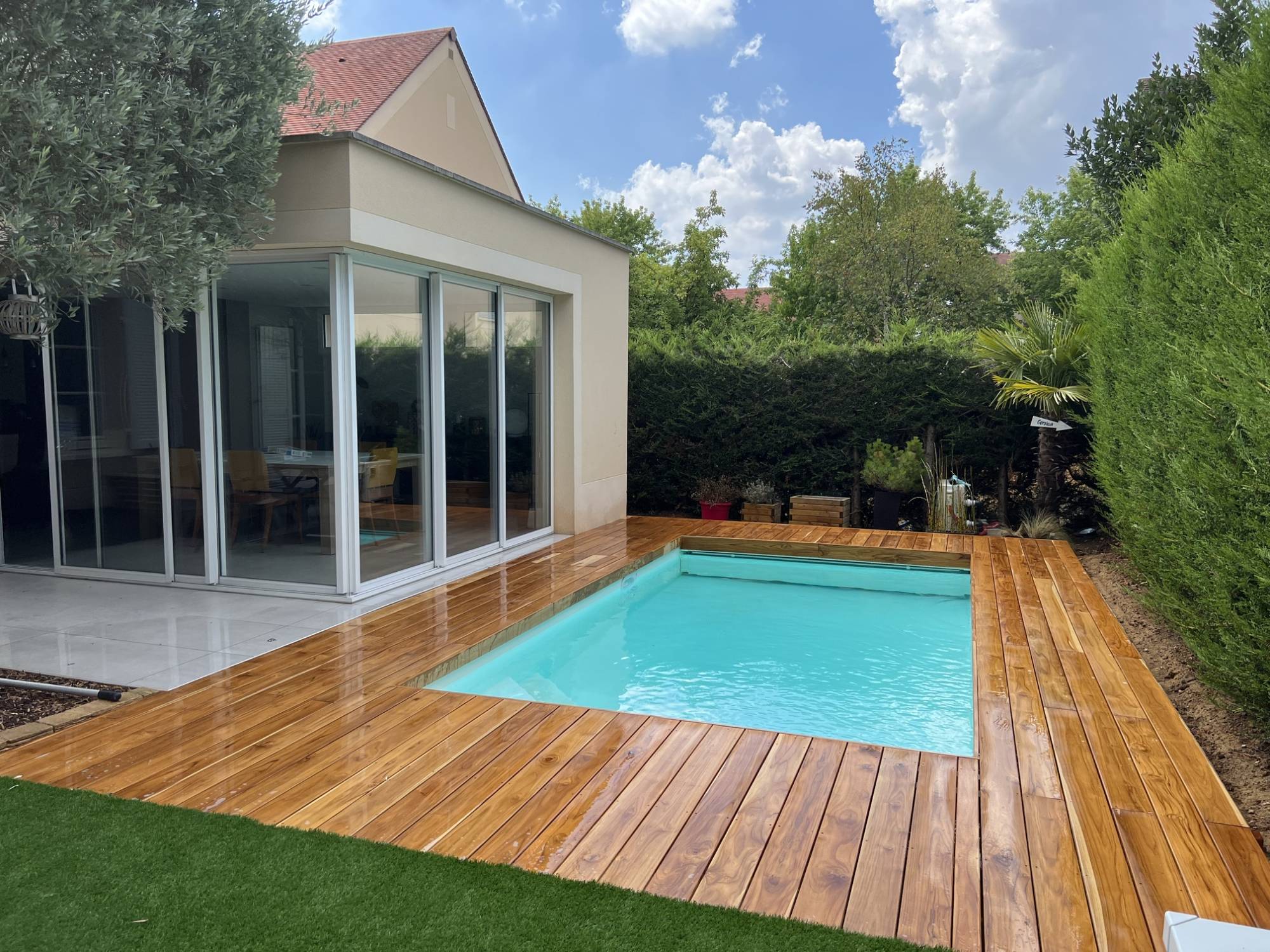 Réalisation d'une très belle terrasse en teck à Saint Leu la foret