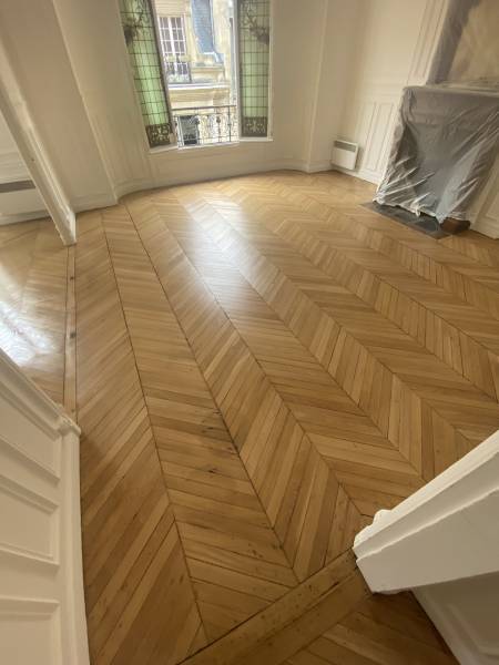 Magnifique parquet en chêne masif Pointe de Hongrie à Versailles dans les Yvelines