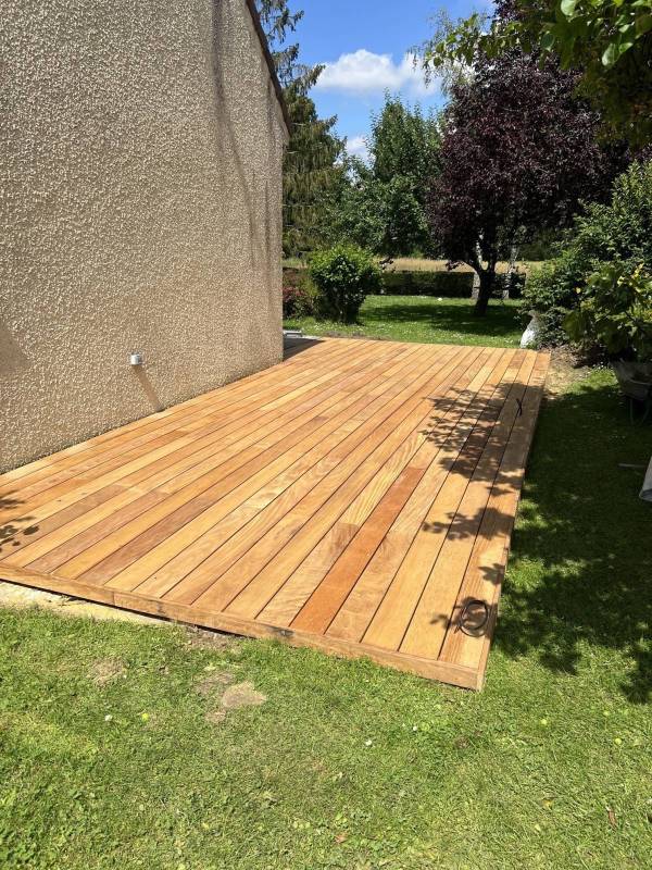 Entretien d'une terrasse à VILLENNES sur Seine.