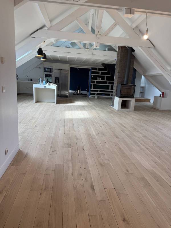 Parquet massif en chêne rénové